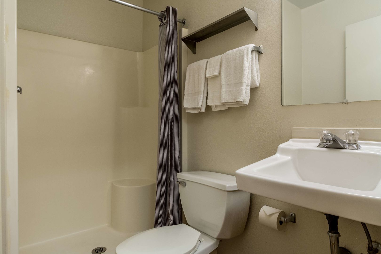 hometowne studios by red roof denver lakewood west