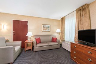 Lancaster Suites,Fertility>>East Lampeter Township,3 star