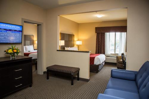 Comfort Suites Kelowna,Kelowna>>British Columbia,4 star