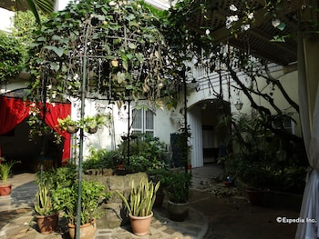 white knight hotel intramuros