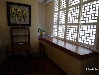 white knight hotel intramuros