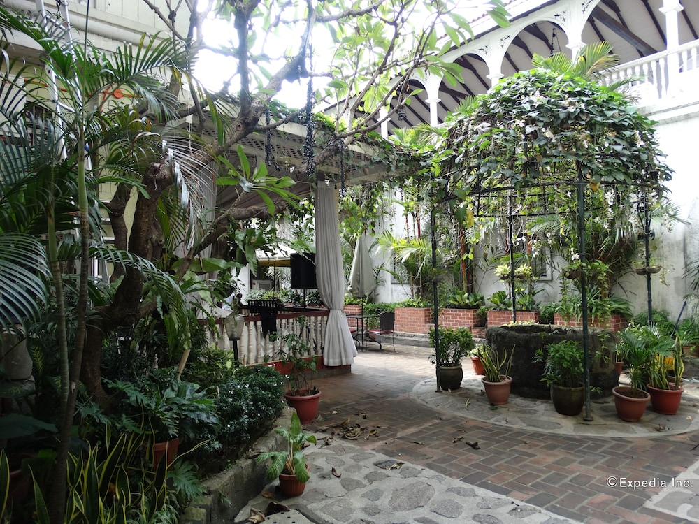 white knight hotel intramuros