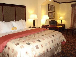 La Quinta Inn & Suites By Wyndham Lindale,Tyler>>Lindale,3 star