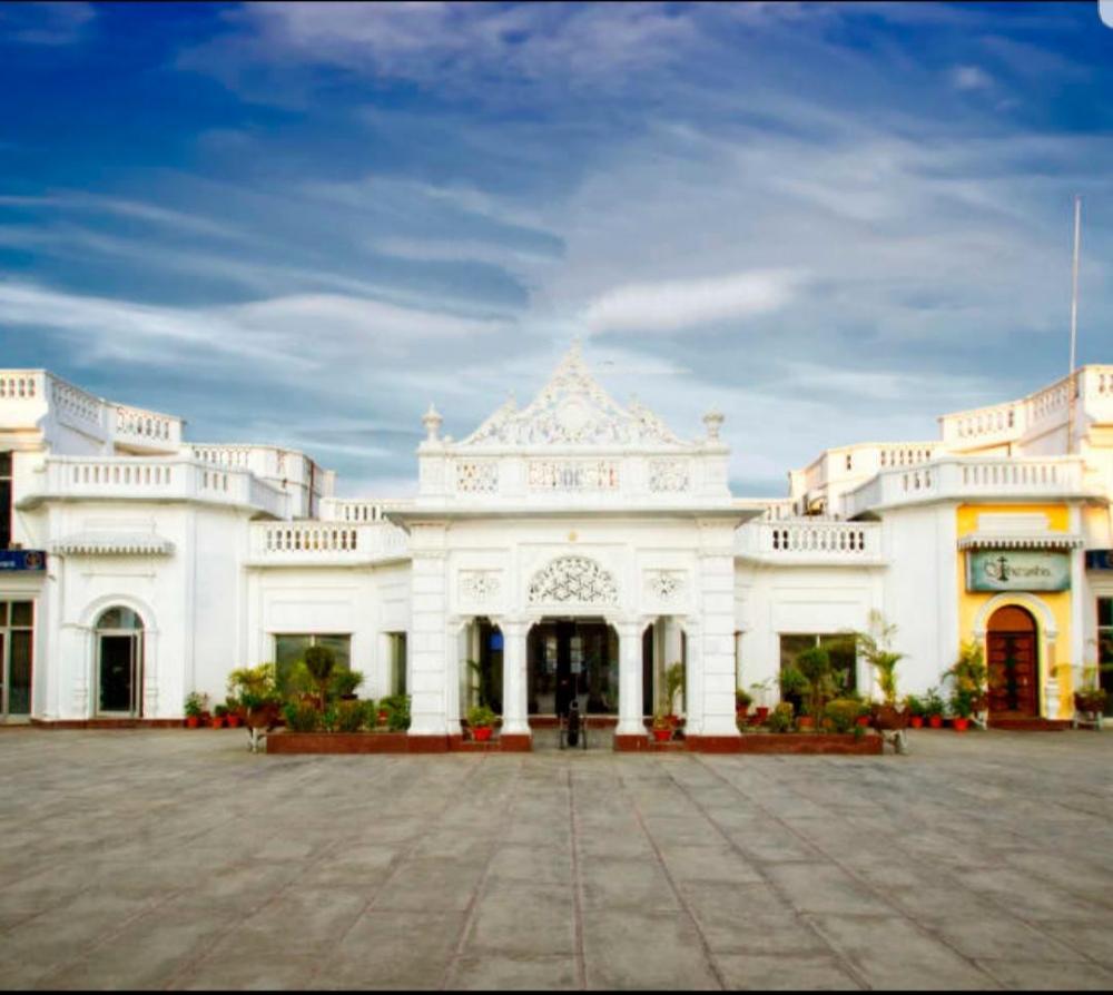Hotel Deep Palace,Hussainganj,4 star