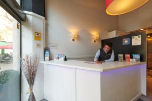 hostal mayerling centro