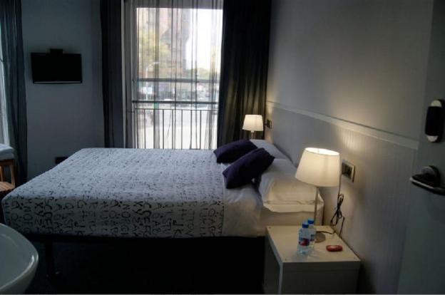 hostal mayerling centro