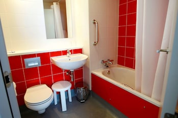travelodge madrid metropolitano