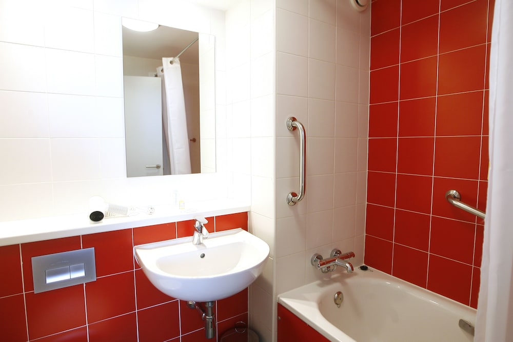 travelodge madrid metropolitano