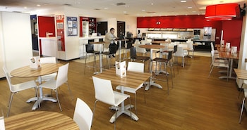 travelodge madrid metropolitano