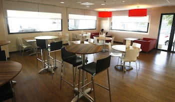 travelodge madrid metropolitano