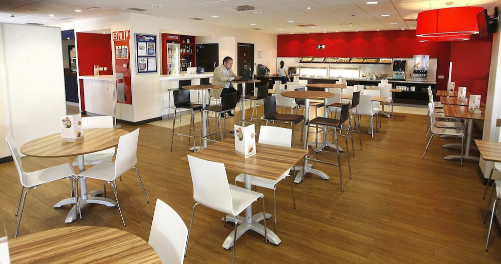 travelodge madrid metropolitano