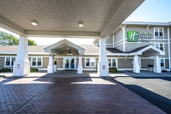 holiday inn express hotel and suites iron mountain by ihg