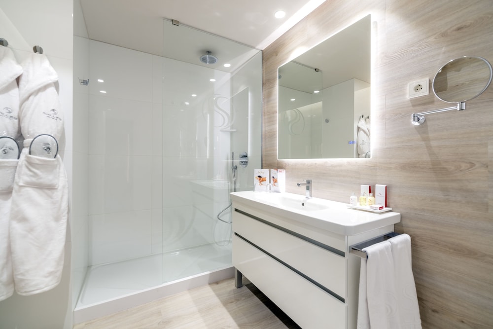 salles hotel pere iv