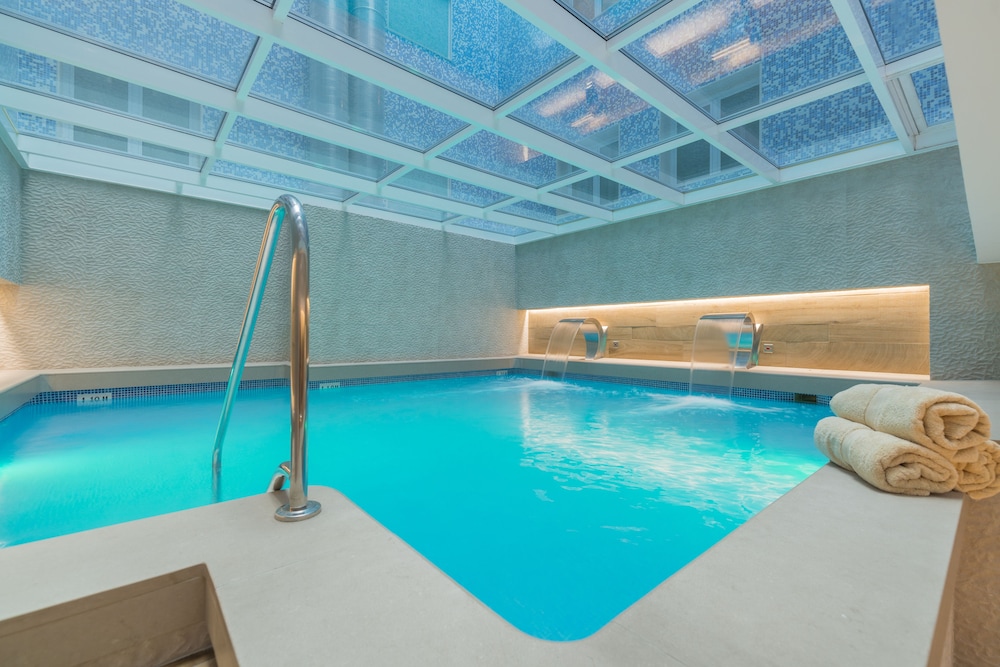 salles hotel pere iv