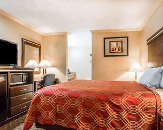 rodeway inn lemon grove san diego east