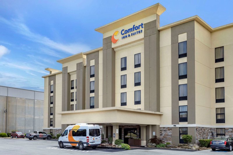 comfort inn and suites airport