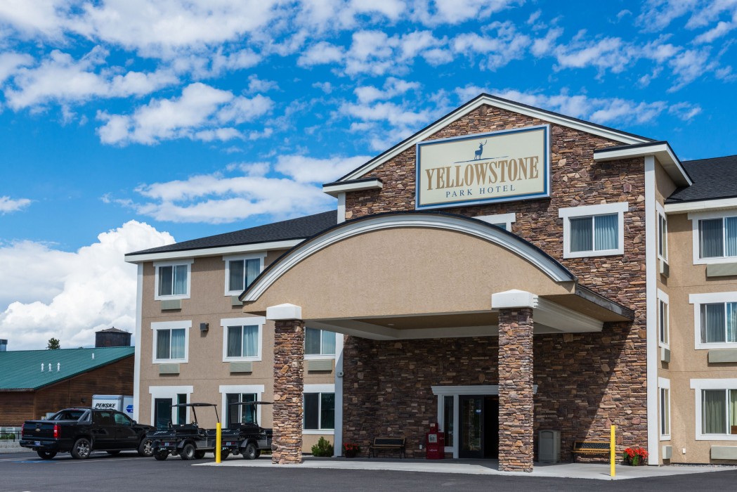 yellowstone park hotel