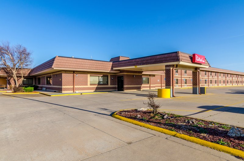 red roof inn and conference center wichita airport