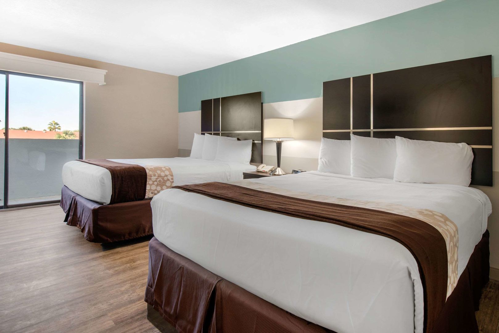 palazzo lakeside hotel