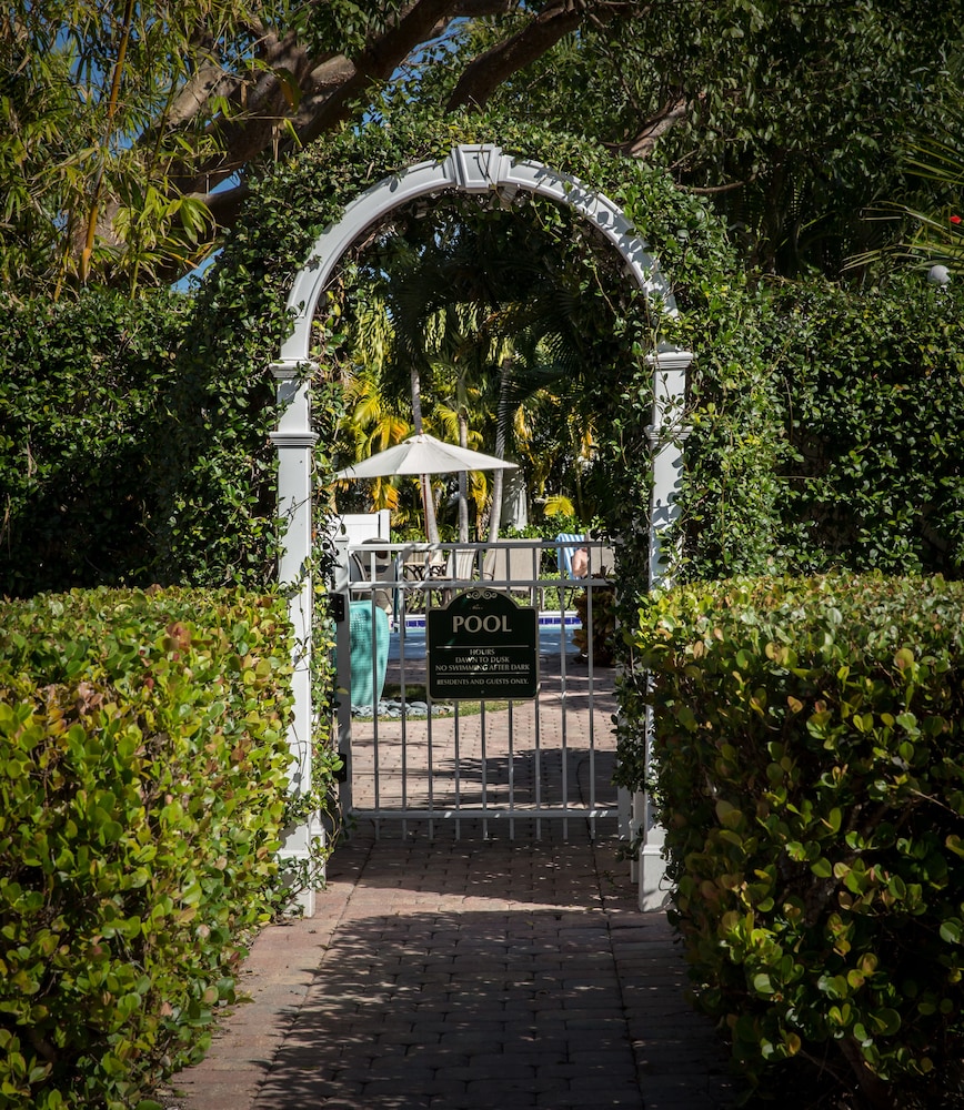 olde marco island inn and suites