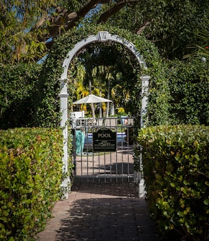 olde marco island inn and suites
