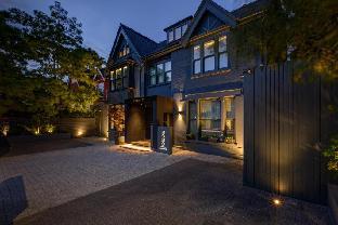 Hotel 55,Gatwick>>Ealing,4 star