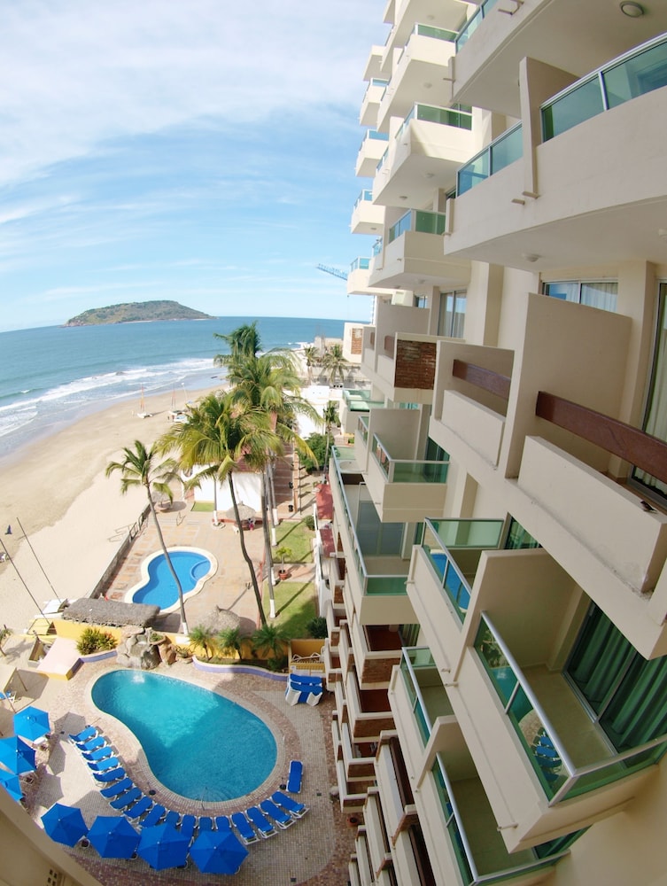 suites las flores beach mazatlan
