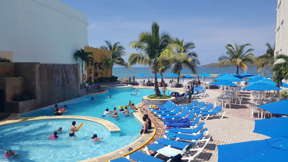 suites las flores beach mazatlan