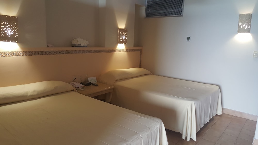 suites las flores beach mazatlan