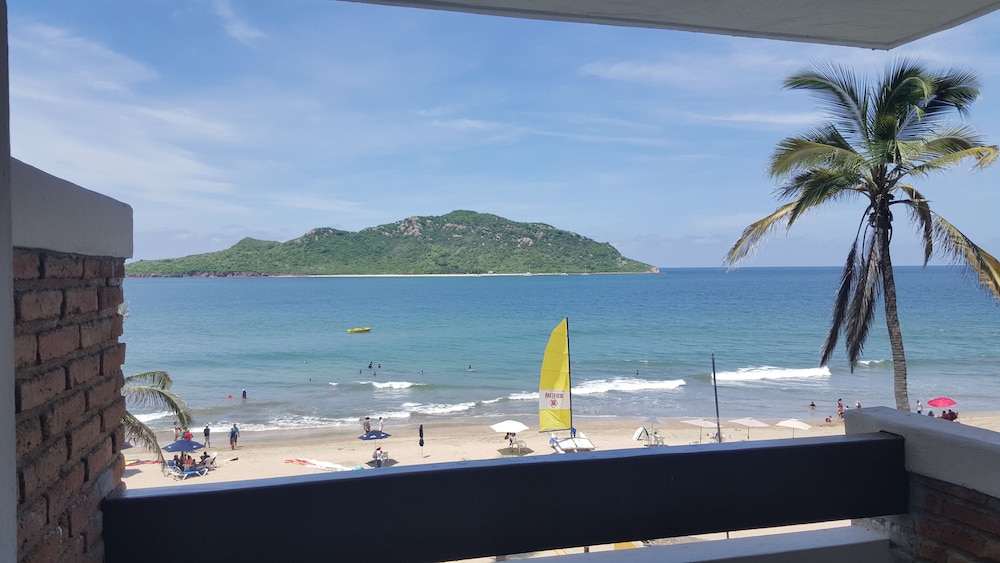 suites las flores beach mazatlan