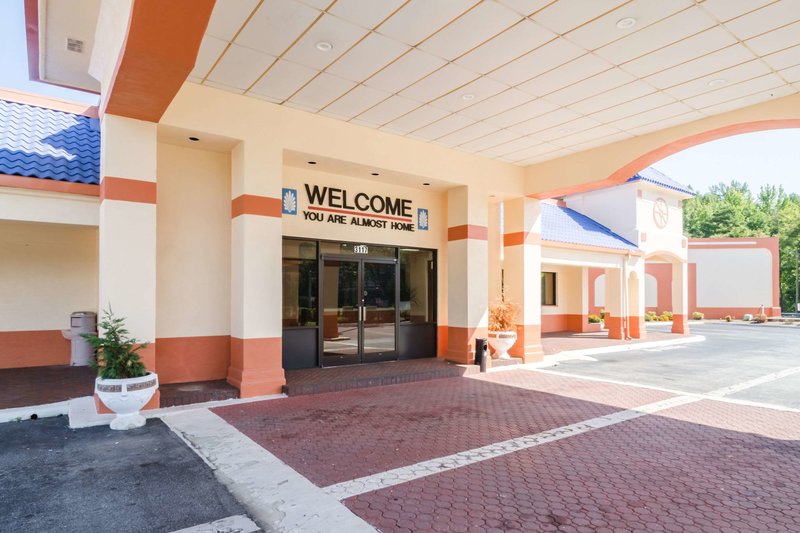 rodeway inn and suites greensboro southeast