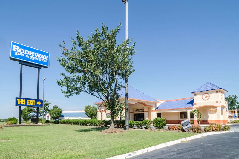 rodeway inn and suites greensboro southeast