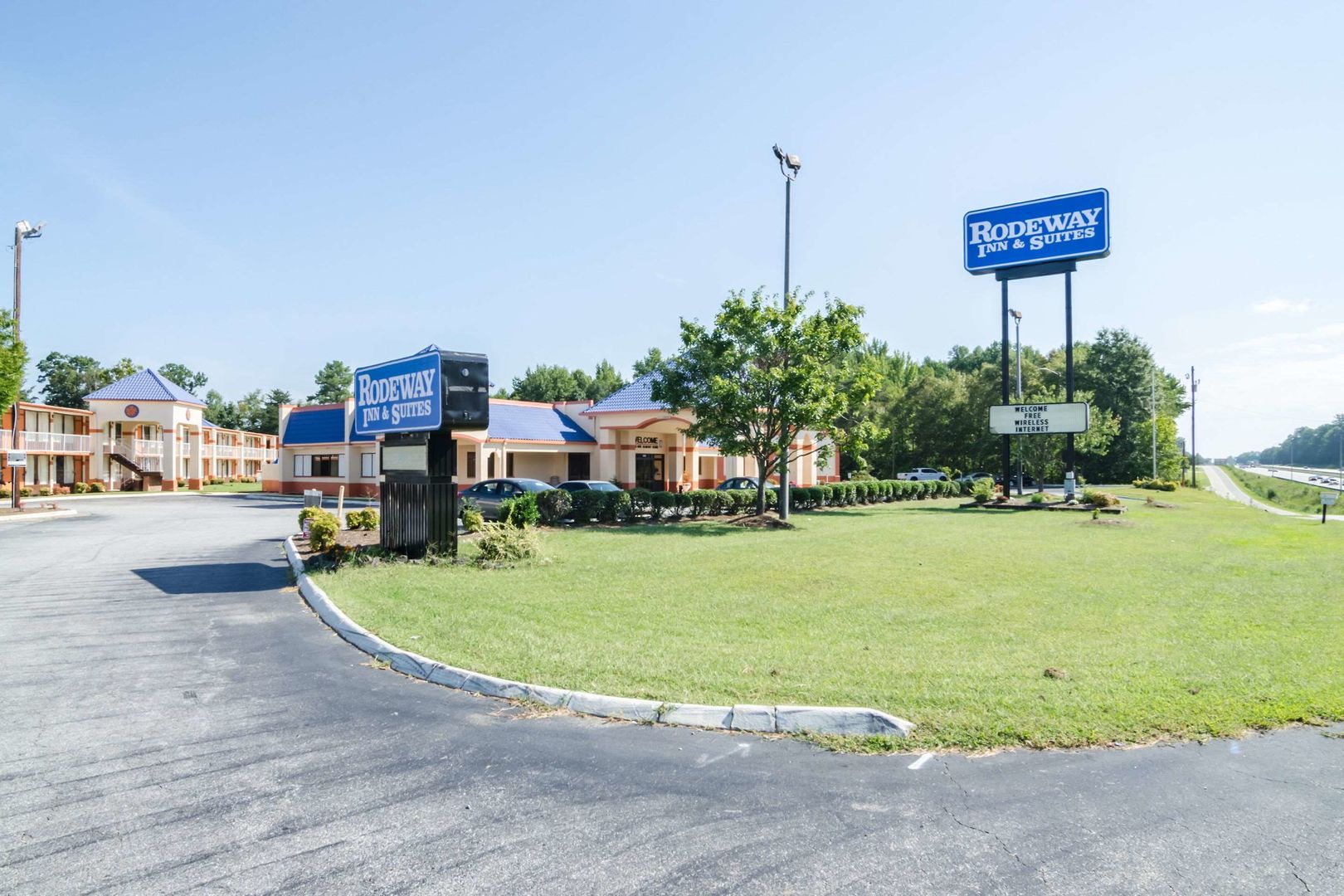 rodeway inn and suites greensboro southeast