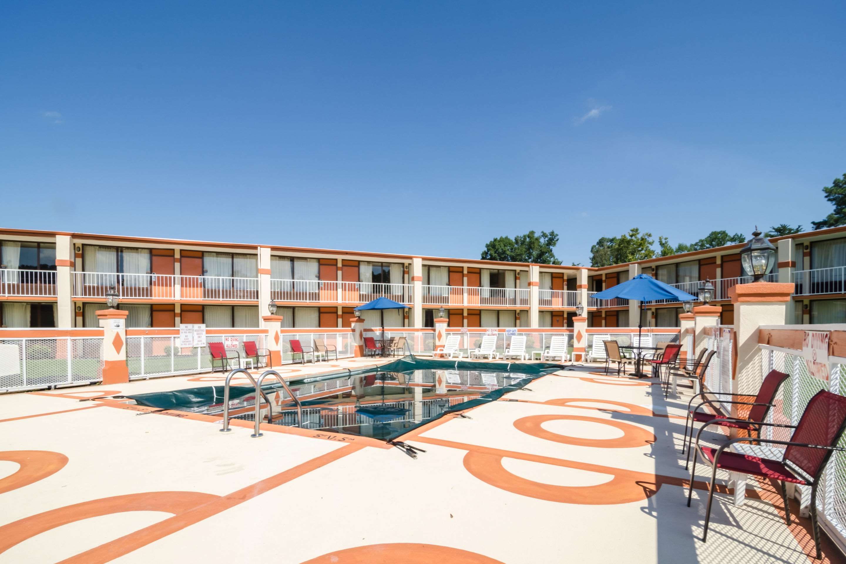 rodeway inn and suites greensboro southeast