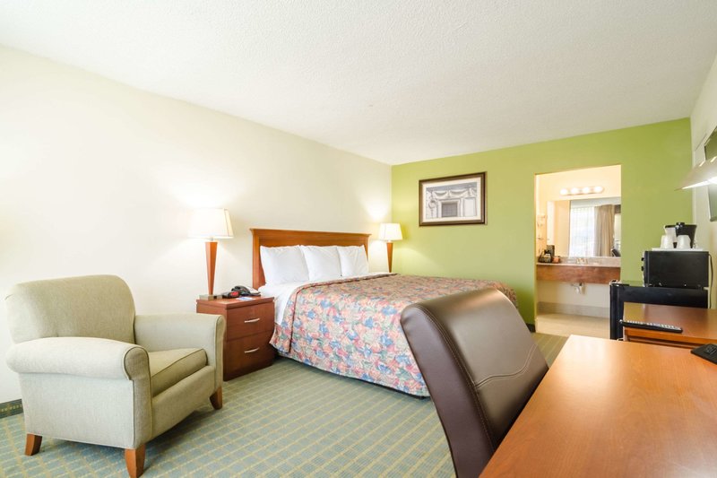 rodeway inn and suites greensboro southeast