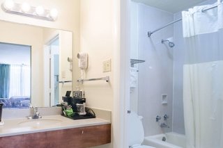 rodeway inn and suites greensboro southeast