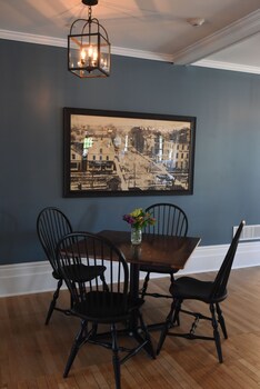 the cadillac house lexington tapestry collection by hilton
