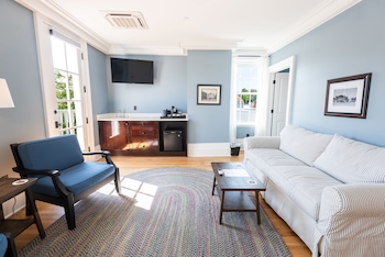 the cadillac house lexington tapestry collection by hilton