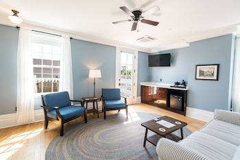 the cadillac house lexington tapestry collection by hilton