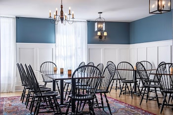 the cadillac house lexington tapestry collection by hilton