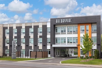 hotel railwayparc montreal tapestry collection by hilton