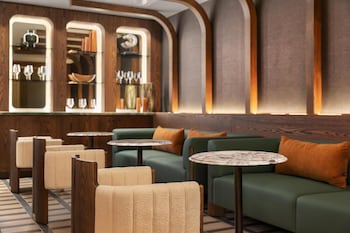 hotel railwayparc montreal tapestry collection by hilton