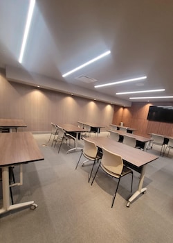 hotel railwayparc montreal tapestry collection by hilton