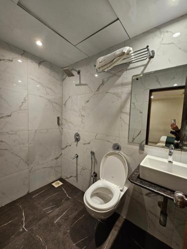 hotel bkc garden near trade center visa consulate