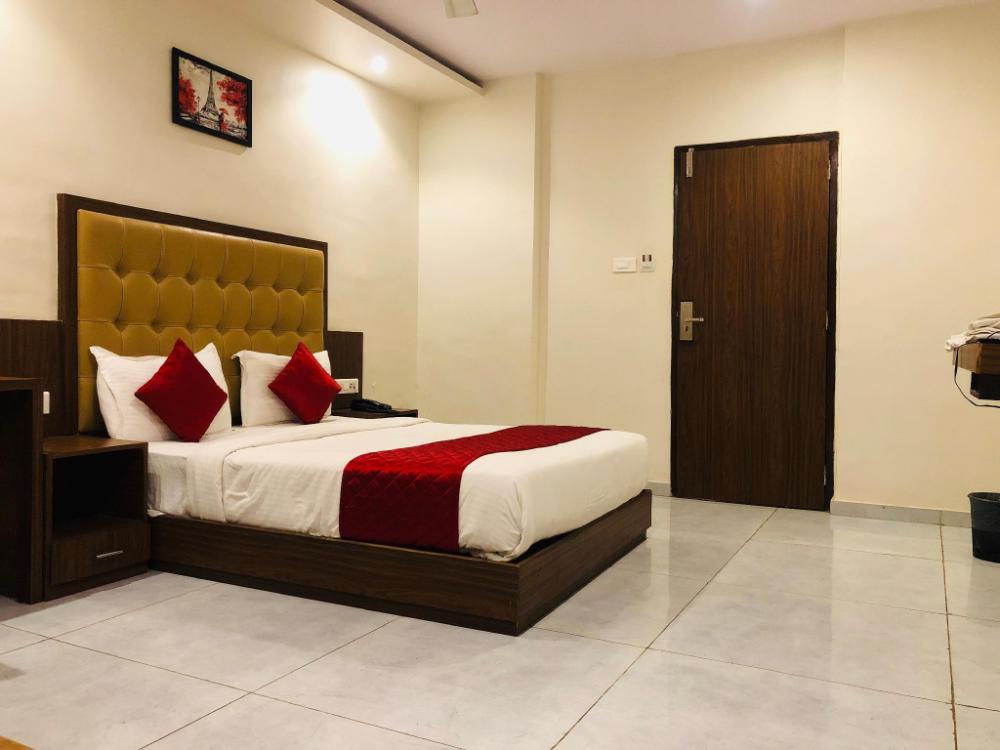 hotel bkc garden near trade center visa consulate