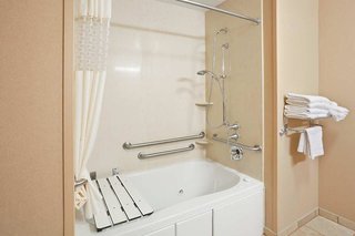 hampton inn kingston