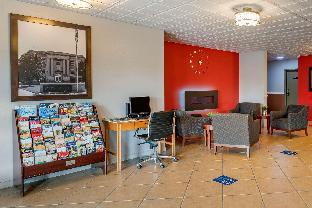 Econo Lodge  Inn & Suites,3236 W. Chain Of Rocks Road,2 star