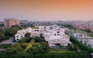 treehouse hotel club and spa bhiwadi