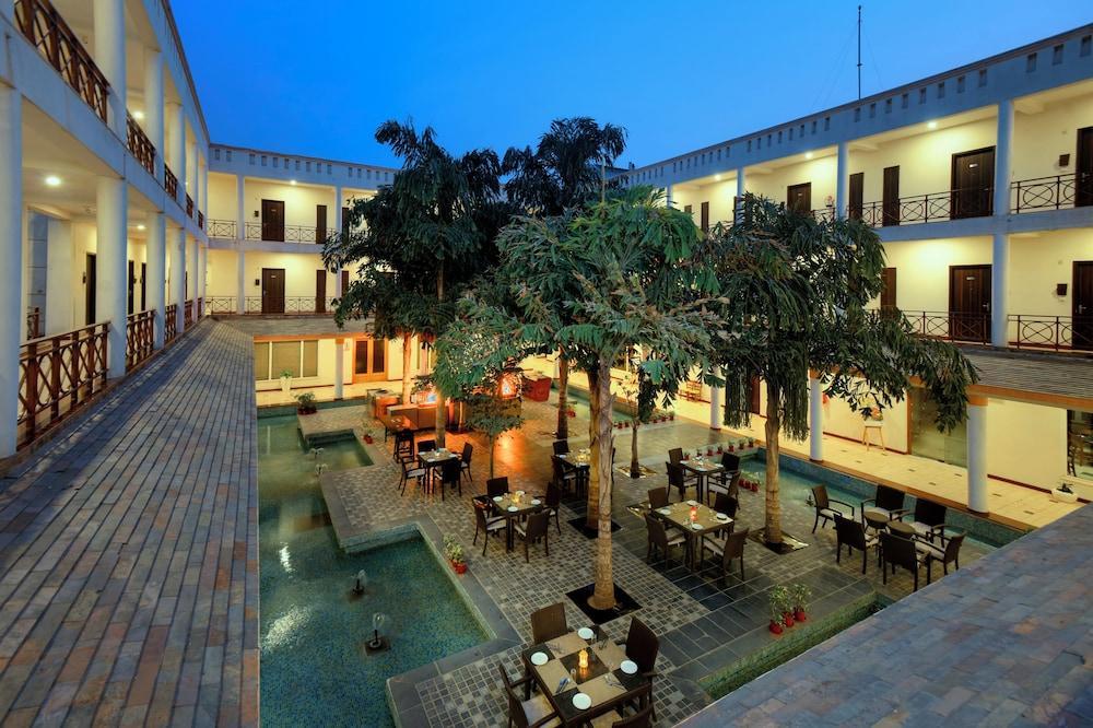 treehouse hotel club and spa bhiwadi