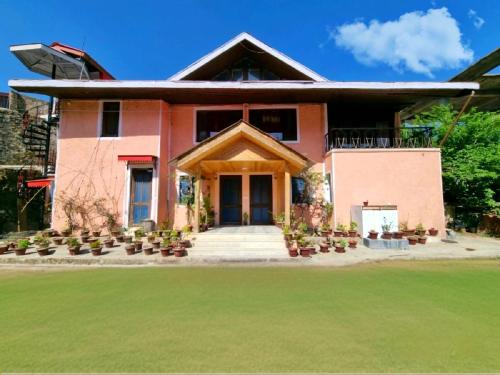 bay leaf by live inn